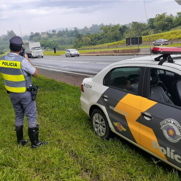 Mais de 2,4 mil motoristas são multados pela PMR durante a Operação Finados