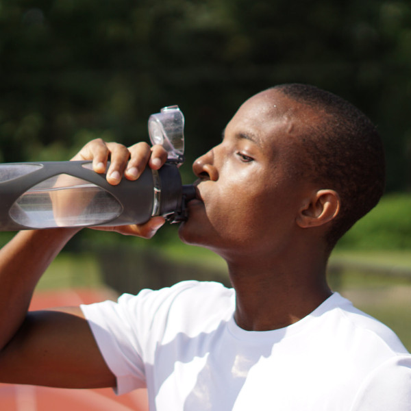 Ondas de calor exigem atenção quanto ao uso consciente da água e hidratação