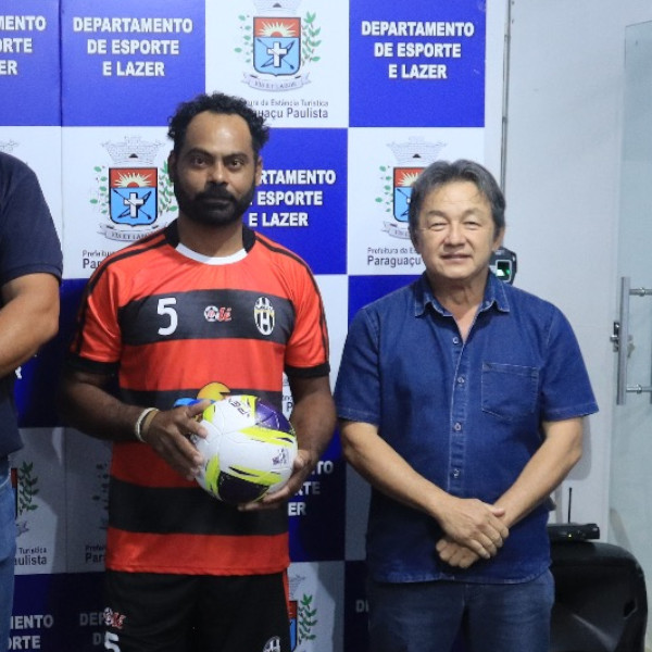 Departamento de Esporte e Lazer entrega uniformes para equipes do Campeonato Varzeano