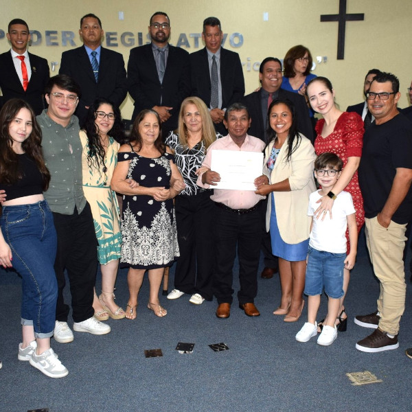 Com 49 anos de colaboração e dedicação ao município, servidor é homenageado pela Câmara de Paraguaçu