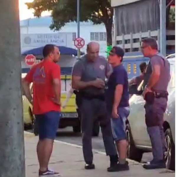 Prefeito de Martinópolis é flagrado dirigindo carro da prefeitura em alta velocidade
