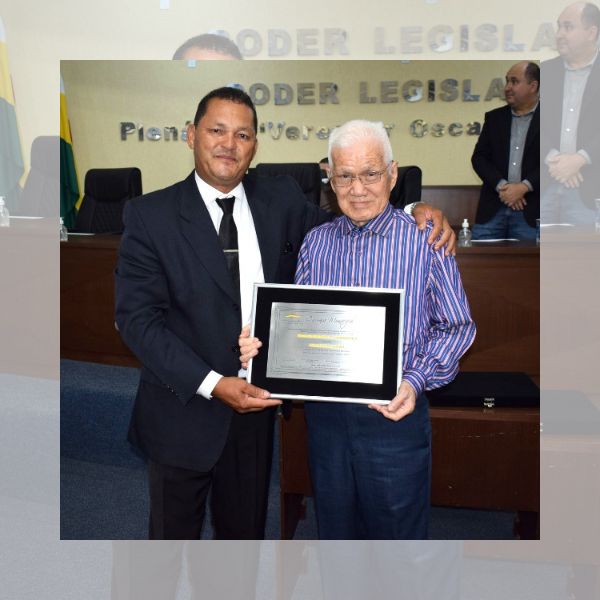 Dr. Edivaldo Hasegawa recebeu homenagem na Câmara Municipal