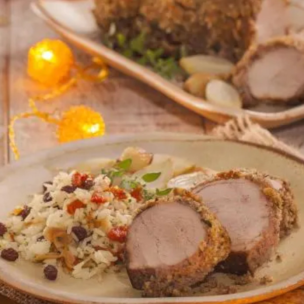 Filé Mignon Suíno com Crosta de Ervas e Nozes e Arroz de Festa