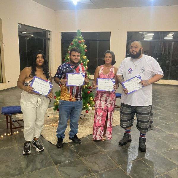 Espaço Qualifica entrega certificados a concluintes de cursos de capacitação profissional