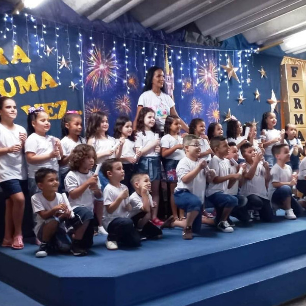 Escolas municipais realizam cerimônias de formatura