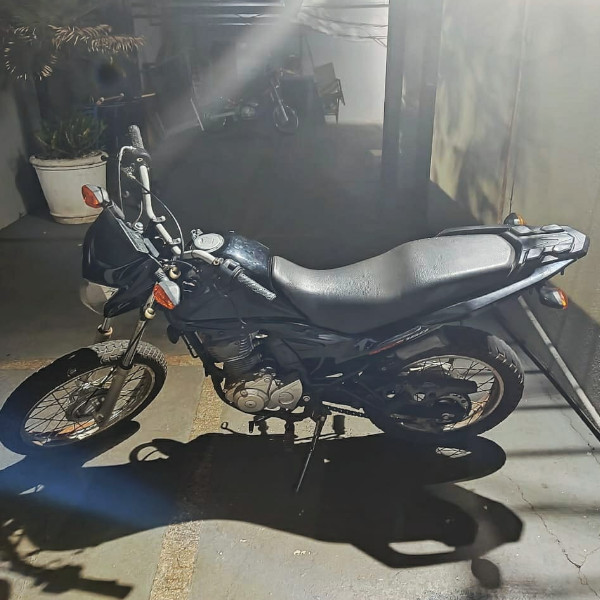 Polícia Militar recupera motocicleta furtada, em Assis