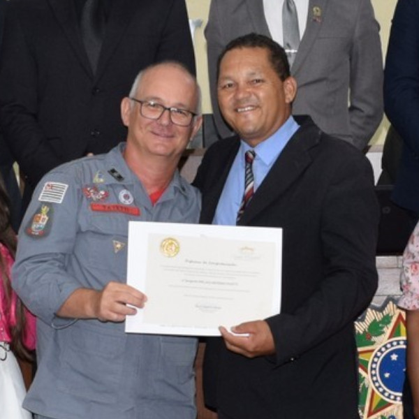 Sargento Tayetti aposenta-se após 35 anos dedicados ao Corpo de Bombeiros e é homenageado