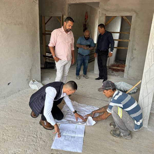 Obras da Unidade de Saúde III e de recapeamento são fiscalizadas por vereadores de Paraguaçu