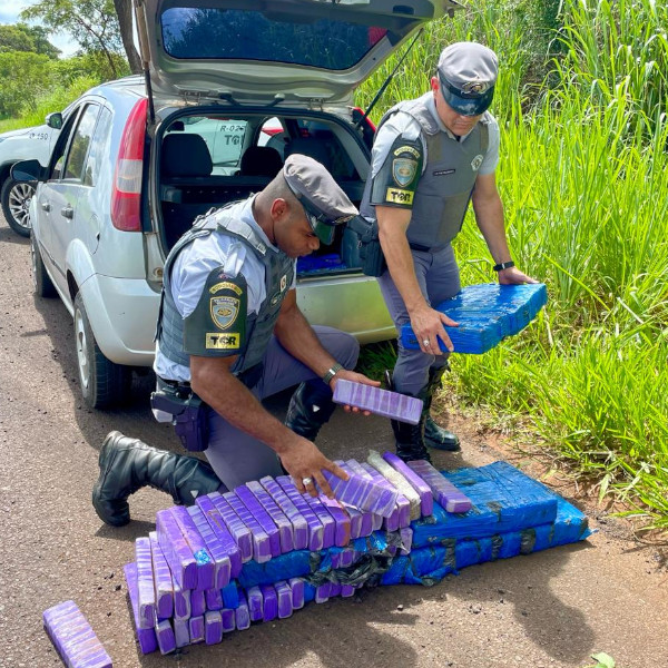 Polícia prende dupla com quase cem quilos de maconha na rodovia Jorge Bassil Dower