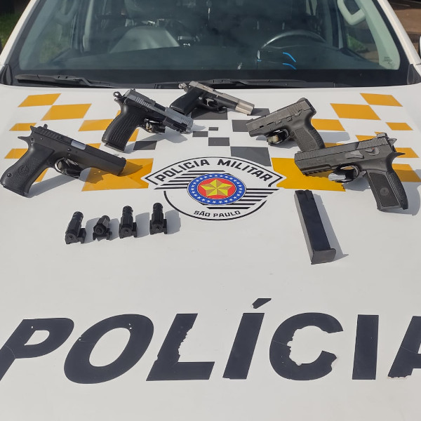 Polícia Rodoviária prende casal que transportava armas escondidas em capô de carro