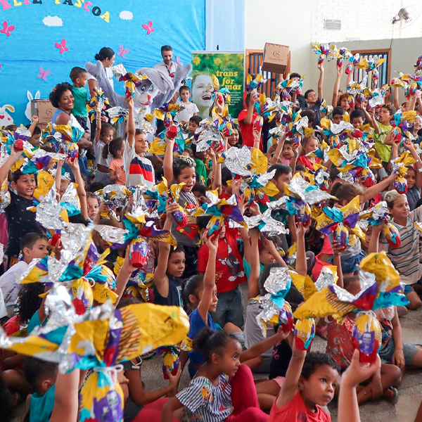 Páscoa Solidária: 1.800 ovos de chocolate doados em Assis por parceria entre Institutos