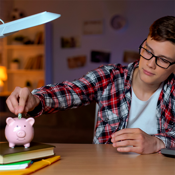 Entenda o calendário de pagamentos do Programa Pé-de-Meia para estudantes do ensino médio