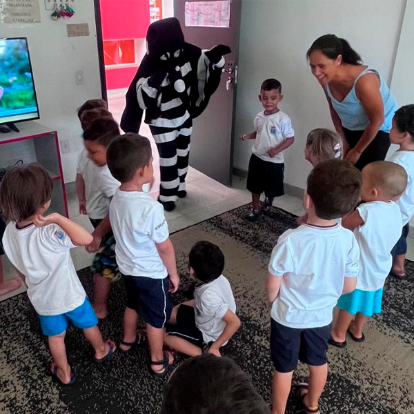 Esquadrão anti-dengue coloca escolas e saúde na linha de frente ao combate do mosquito