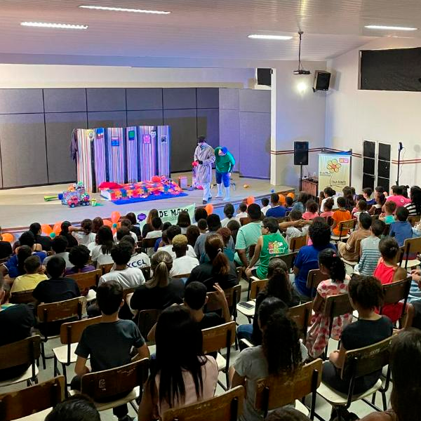 Campanha Maio Laranja: espetáculo em Paraguaçu Paulista alerta sobre abuso infantil