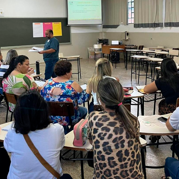 Professores da rede municipal de Paraguaçu participam de formação continuada em alfabetização