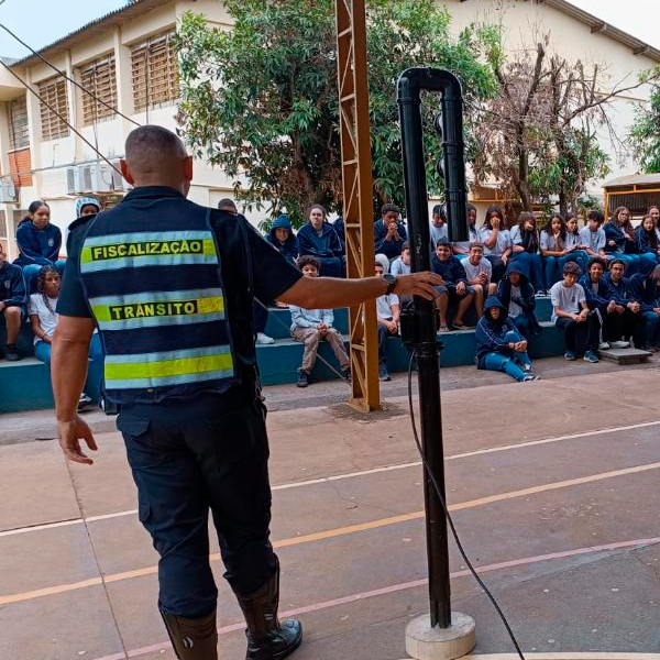 Escola Municipal em Paraguaçu se engaja na Campanha Maio Amarelo