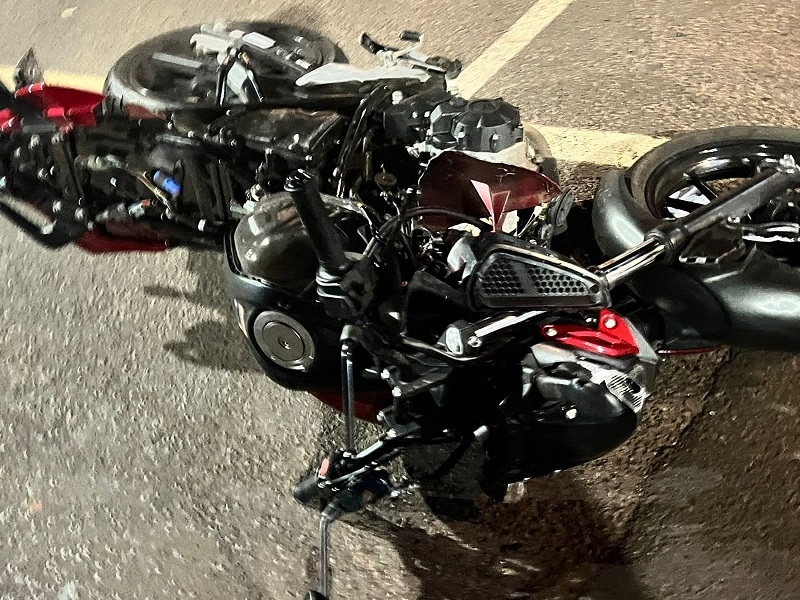 Motociclistas de Assis ficam gravemente feridos em acidente dentro da cidade