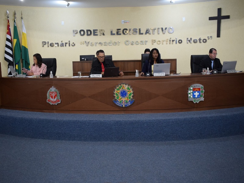 Câmara rejeita um veto e aprova projetos do prefeito Antian na última sessão