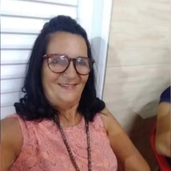 Mulher morre após bater carro a caminho da padaria em Marília