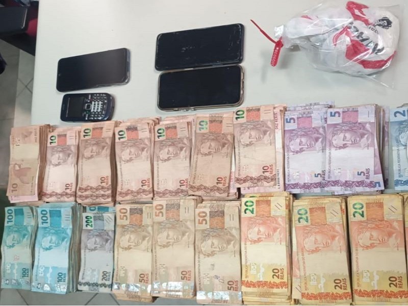 Mulher é presa em Assis com drogas e mais de R$ 80 mil em dinheiro