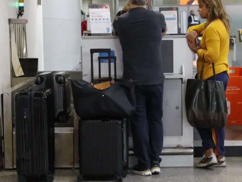 Aposentados poderão comprar passagem aérea por até R$ 200 cada trecho