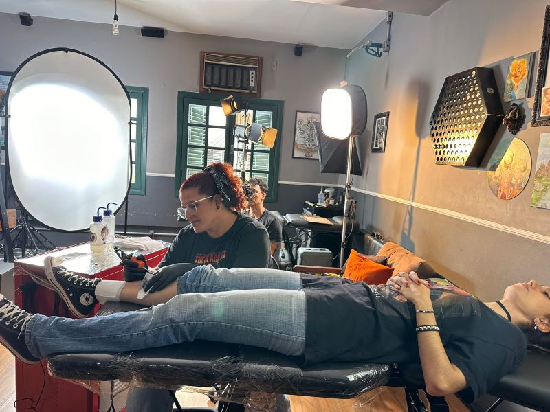 Filme inspirado em tatuadora de Assis destaca trabalho com mulheres pós-mastectomia
