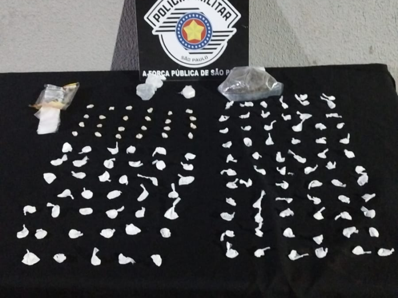 Força Tática prende traficante com cocaína, crack e outras drogas na Vila São Judas