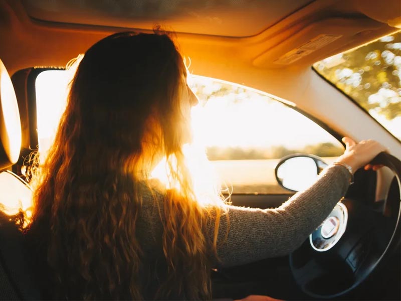 Viajar de carona: romantismo da estrada ou extremo perigoso?