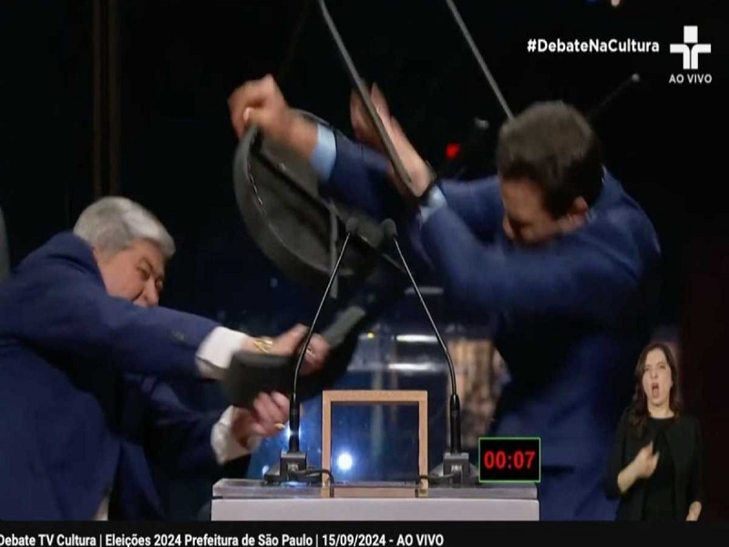 Datena agride Pablo Marçal com cadeirada durante debate em São Paulo