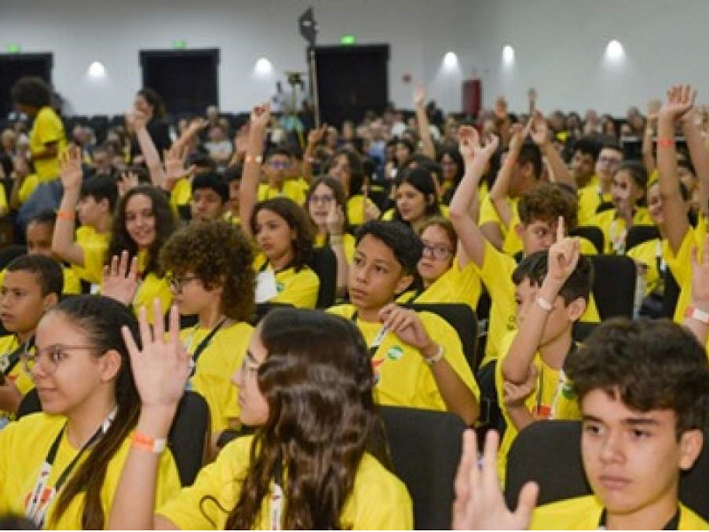 Governo de SP lança programa de bolsa estágio de até R$ 1 mil para alunos do ensino médio
