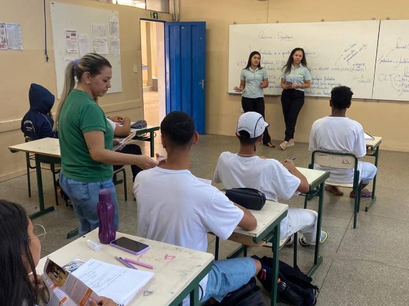 Associação Comercial visita escolas de Paraguaçu para divulgar Programa de Estágio