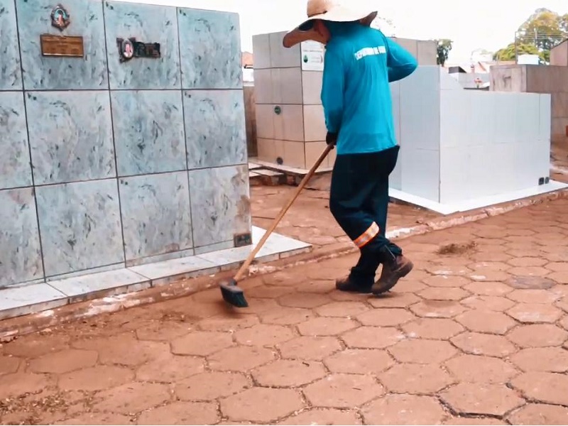 Cemitérios de Paraguaçu Paulista passam por limpeza e melhorias para o Dia de Finados