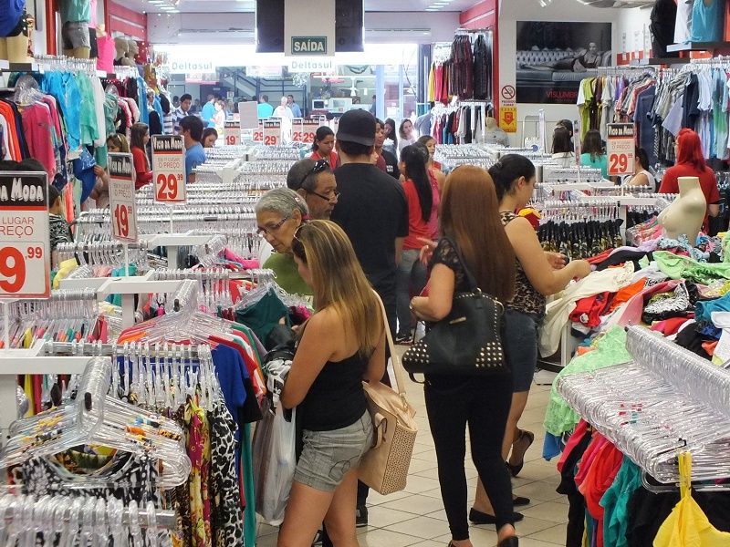 Regra sobre trabalho no comércio aos domingos e feriados entra em vigor em julho