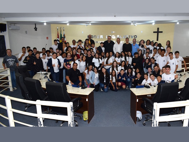 Estudantes do Grupão conhecem a Câmara Municipal de Paraguaçu