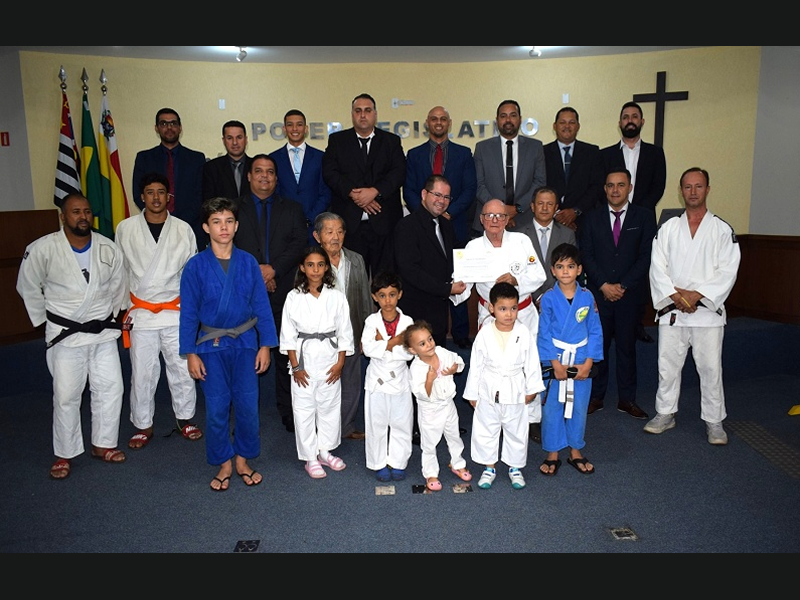 Câmara parabeniza o Sensei Odovvaldo de Mello pela conquista da Faixa Coral no Judô