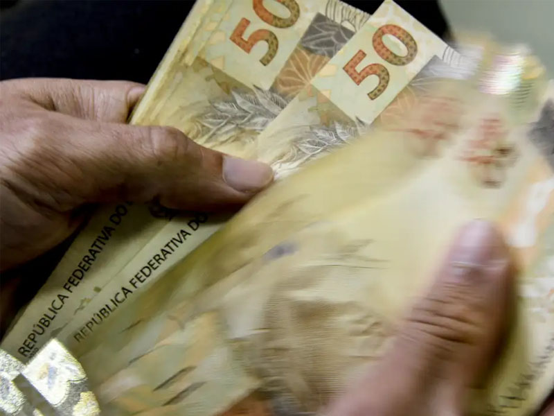 Aposentados do INSS que ganham mais que o mínimo começam a receber 13º