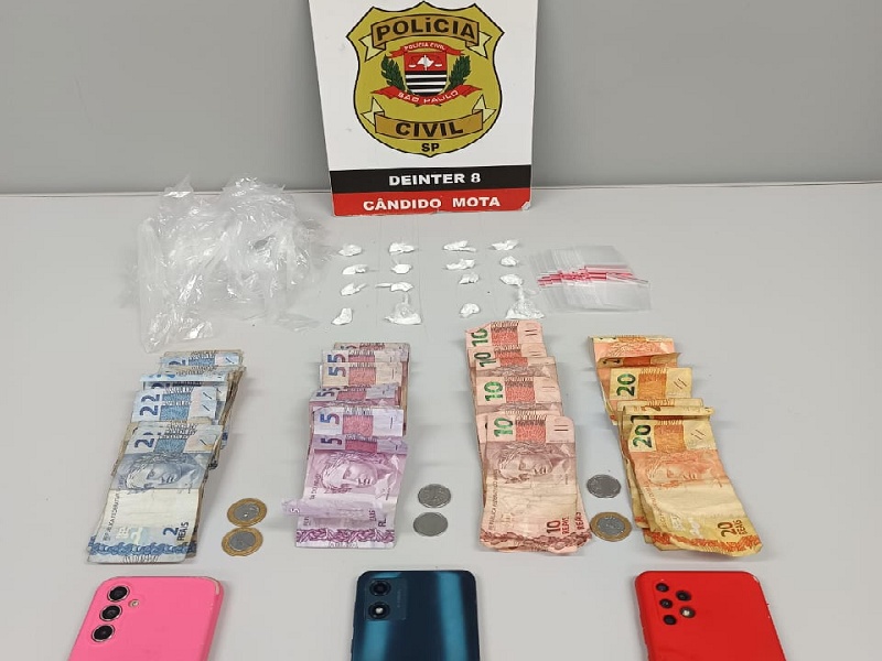 Casal é preso por tráfico e celular roubado é recuperado em Cândido Mota
