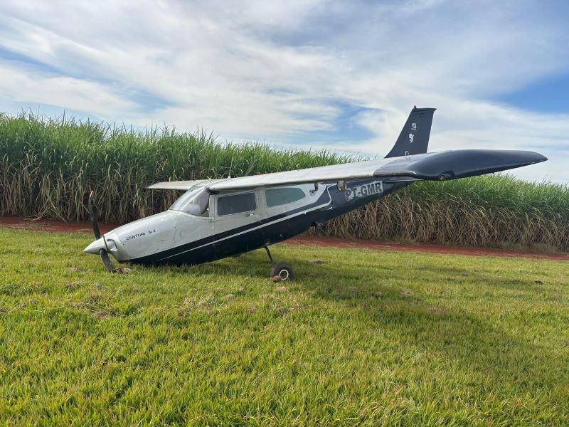Avião de pequeno porte faz pouso forçado em Tarumã; piloto não foi localizado