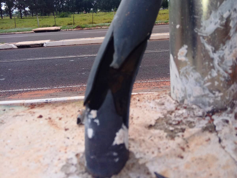 Novamente ato de vandalismo na Vila Fercon deixa Avenida 7 de Setembro no escuro