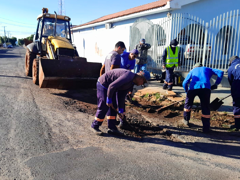 Melhorias são realizadas na Rua Nilo Peçanha com recape asfáltico nos trechos mais danificados