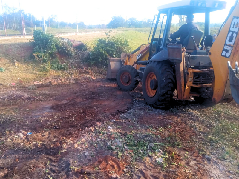 Secretaria de Obras realiza mutirão de limpeza em áreas com descarte irregular de lixo