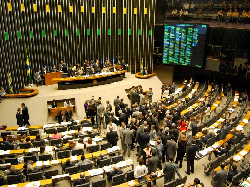 Congresso inicia semana com debates sobre anistia, reforma administrativa e tarifaço