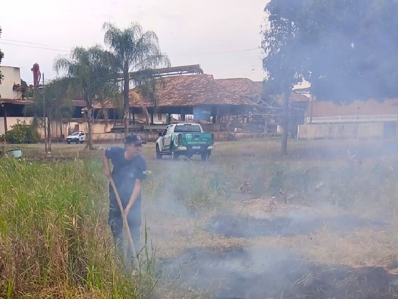 Incêndio em área próxima à linha férrea reforça alerta sobre riscos das queimadas
