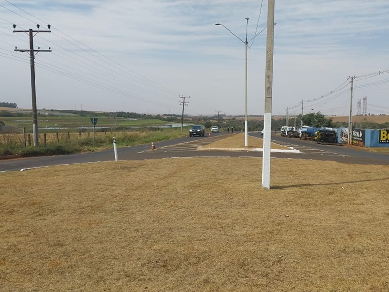 Avenida Benedito Pires tem dois dias de obras na rotatória em Assis