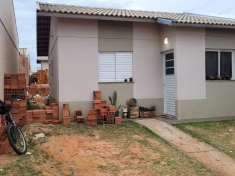 Corpo de mulher desaparecida é encontrado enterrado no quintal de casa em Marília
