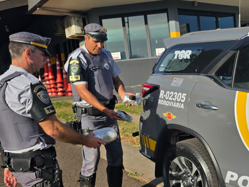 Mulher flagrada com drogas em ônibus na Raposo Tavares e admite já ter feito transporte quatro vezes