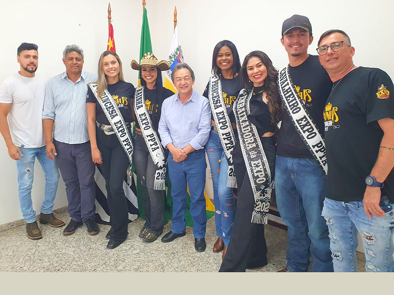 Rainha e princesas da Expo visitam o prefeito de Paraguaçu Paulista