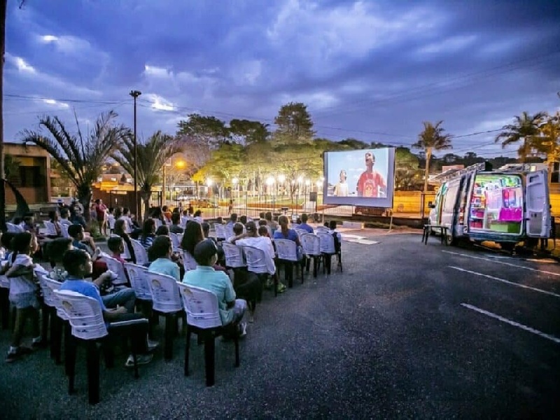 Paraguaçu Paulista recebe cinema movido a energia solar