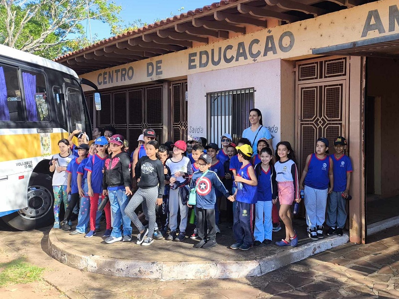 Mais de 500 crianças participam de ações ambientais em comemoração ao mês da árvore