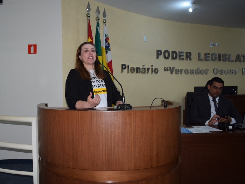 Fernanda Cenci Queiroz fala sobre a doença Ataxia de Friedreich